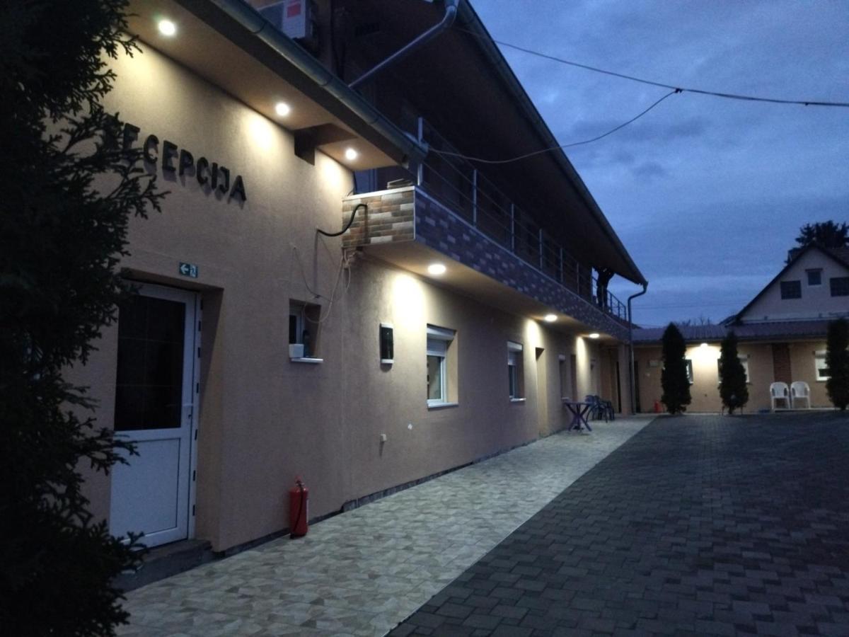 Rooms Stefan Subotica Luaran gambar